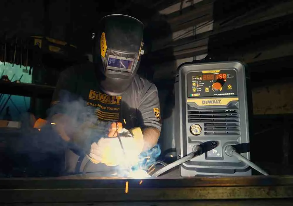 Зварювальний апарат інверторний DeWALT DXWDMIG200E — фото 3
