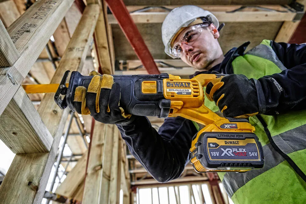 Пила шабельна акумуляторна DeWALT DCS389NT — фото 3
