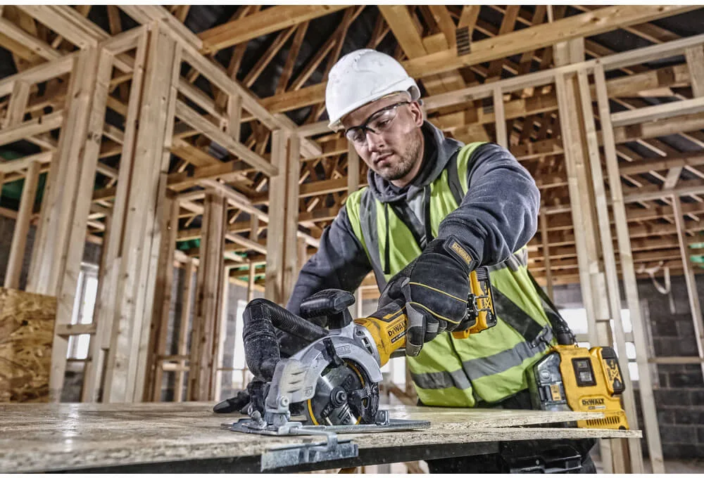 Пила дискова акумуляторна безщіткова компактна DeWALT DCS571NT — фото 4
