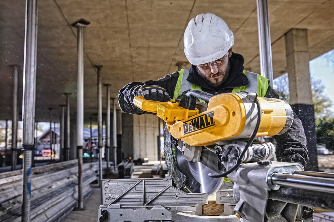 Пила настільна мережева DeWALT DWS780 — фото 6