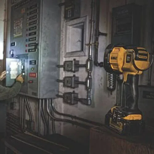 Ліхтар світлодіодний акумуляторний DeWALT DCL043 — фото 4