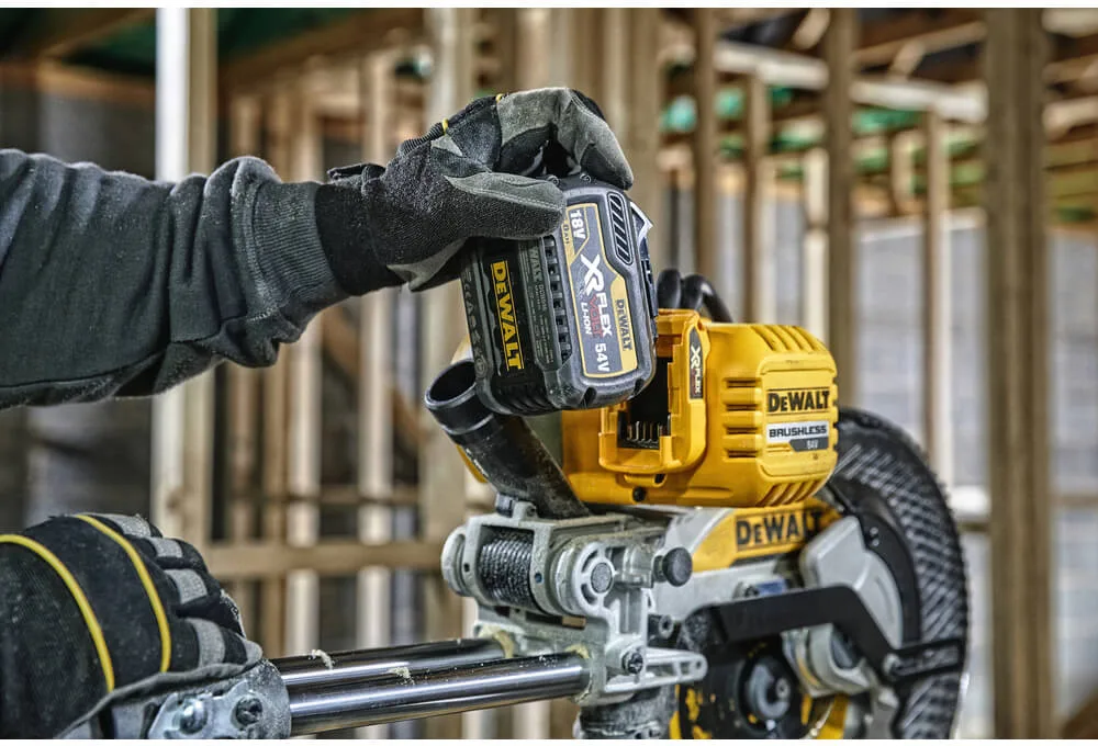 Пила торцювальна акумуляторна безщіткова DeWALT DCS727N — Уцінка — фото 4