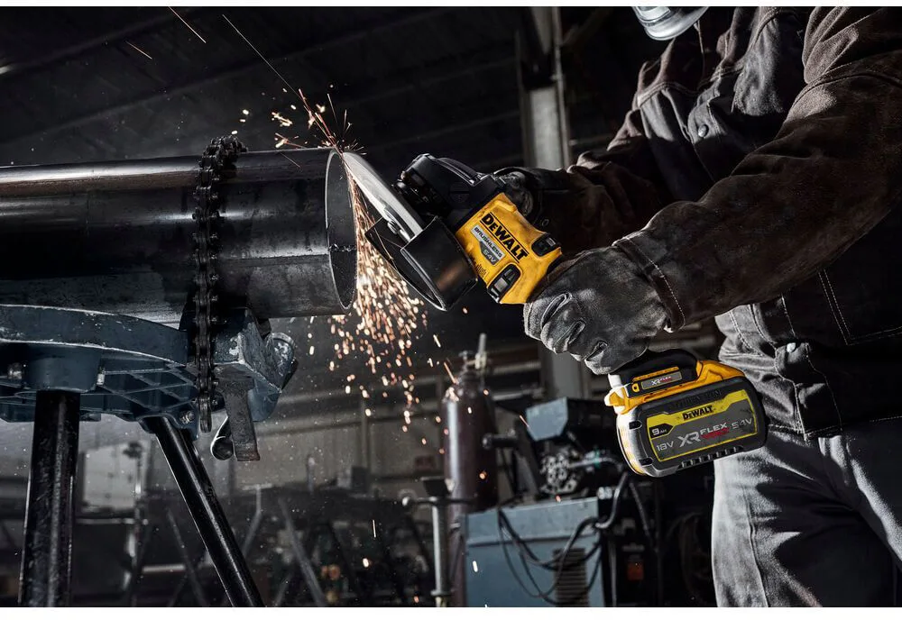 Шліфмашина кутова - болгарка акумуляторна безщіткова DeWALT DCG440N — фото 3