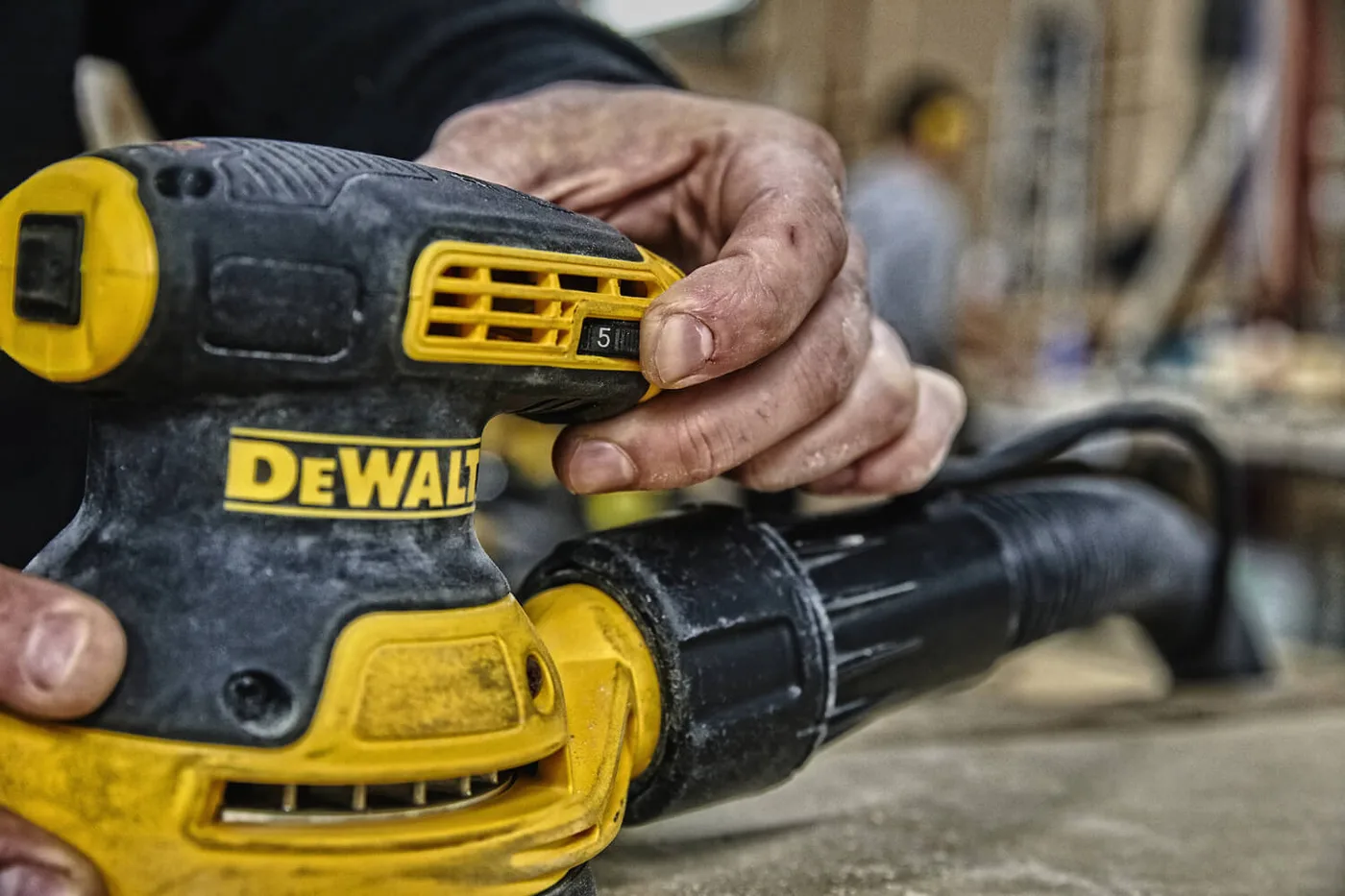 Шліфмашина ексцентрикова мережева DeWALT DWE6423 — фото 6