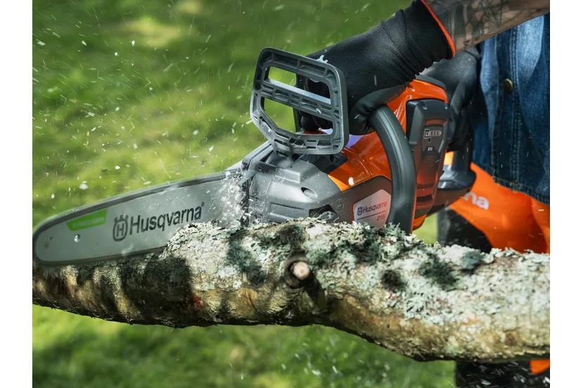 Акумуляторна ланцюгова пила Husqvarna 215i KIT (АКБ+ЗП) — фото 4