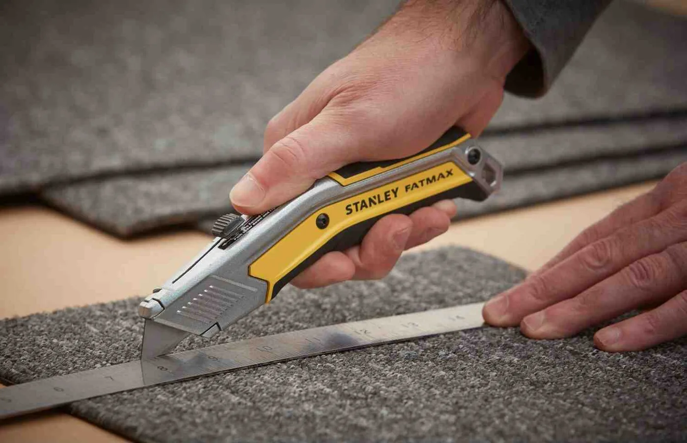 Ніж FATMAX EXO RETRACTABLE KNIFE завдовжки 190 мм з висувним трапецевидним лезом STANLEY FMHT0-10288 — фото 6