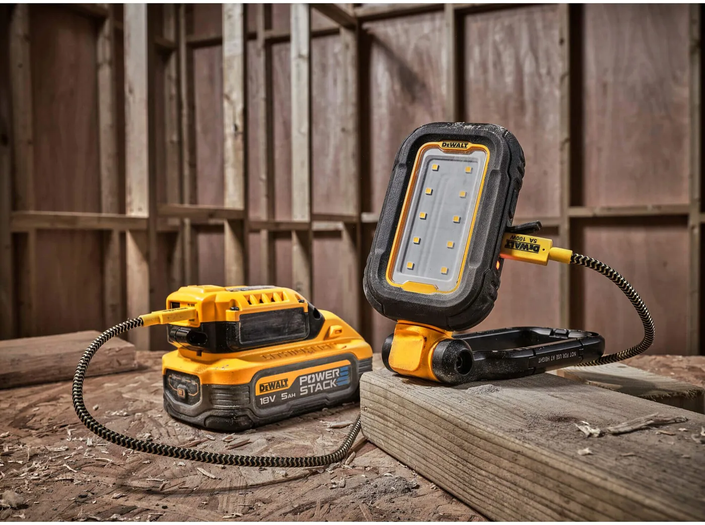Ліхтар світлодіодний акумуляторний DeWALT DCL182 — фото 6