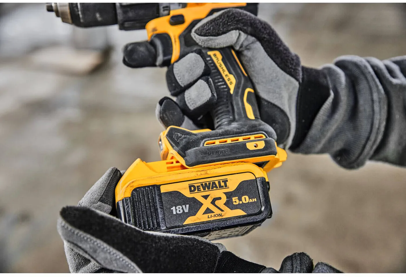 Дриль-шурупокрут акумуляторний безщітковий ударний DeWALT DCD805P2T — фото 4