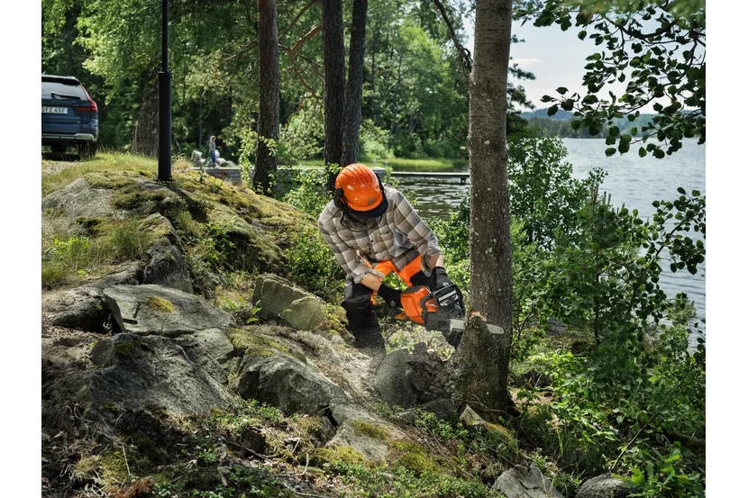 Акумуляторна ланцюгова пила Husqvarna 242i без АКБ та ЗП — фото 4