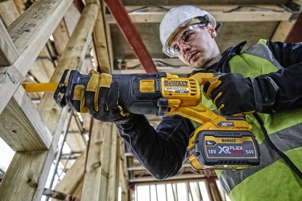Пила шабельна акумуляторна DeWALT DCS389N — фото 3
