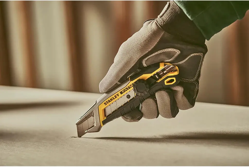 Ніж FatMax Integrated Snap Knife довжиною 165 мм з лезом шириною 18 мм з сегментами, що відламуються STANLEY FMHT10592-0 — фото 5