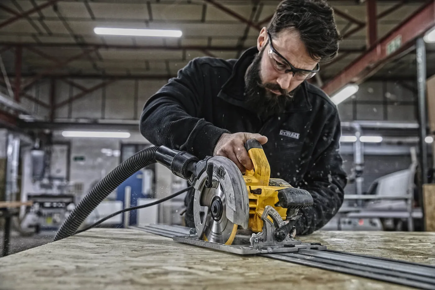 Пилка дискова мережева DeWALT DWE576K — фото 3