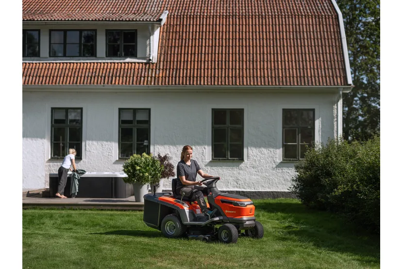 Акумуляторний садовий трактор Husqvarna TC 100i — фото 5