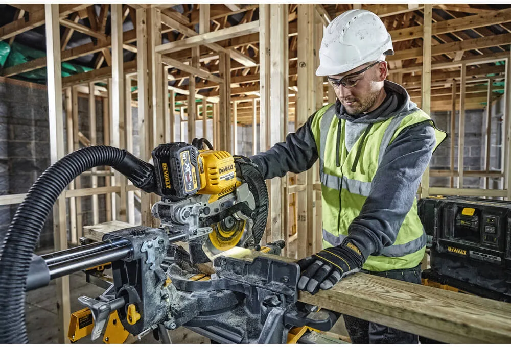 Пила торцювальна акумуляторна безщіткова DeWALT DCS727N — Уцінка — фото 3