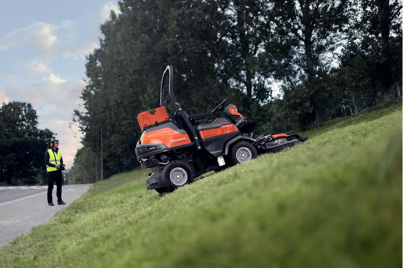 Бензинова фронтальна косарка-трактор Husqvarna P 524XR EFI — фото 3