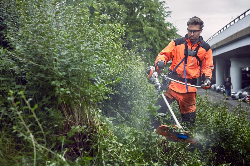 травокосарка Husqvarna 555RXT професійна для саду