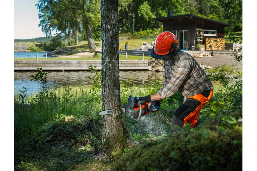 Акумуляторна ланцюгова пила Husqvarna 242i без АКБ та ЗП — фото 2