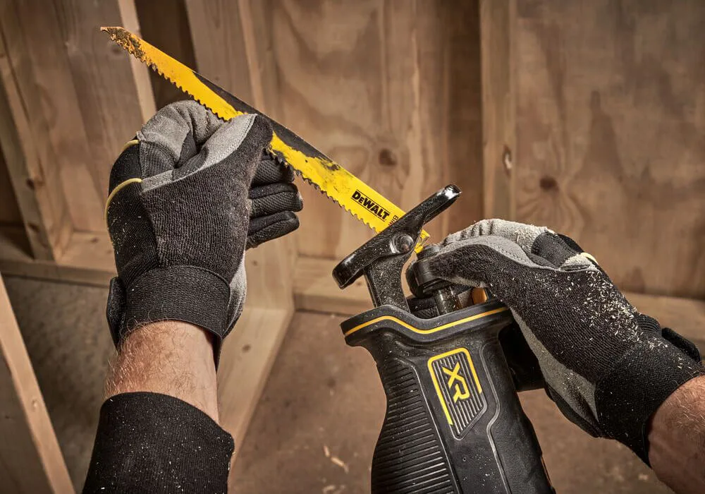 Пила шабельна акумуляторна DeWALT DCS382NT — фото 4