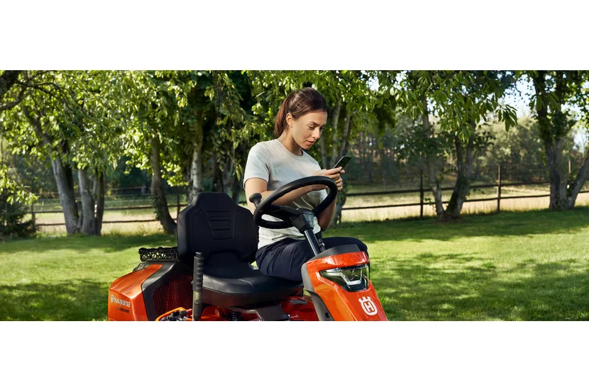Бензинова фронтальна косарка-трактор Husqvarna R 320X AWD