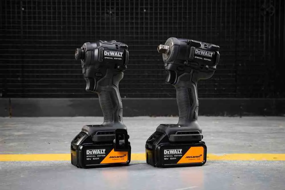 Набір з двох інструментів акумуляторних безщіткових McLaren F1 TEAM SPECIAL EDITION DeWALT DCK2224MP2T — фото 6
