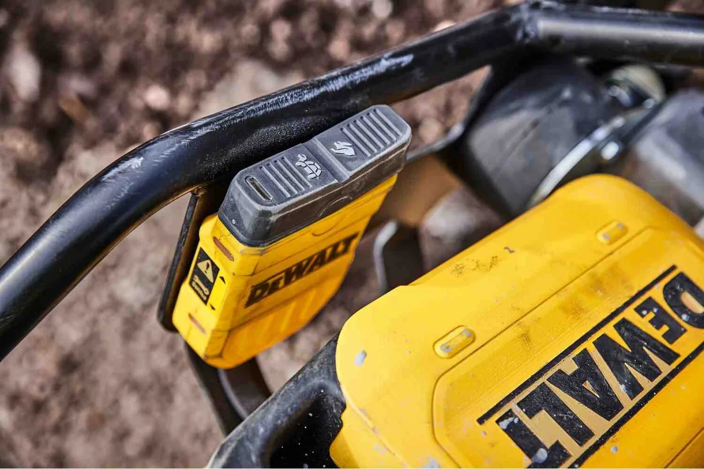 Вібротрамбовка акумуляторна POWERSHIFT DeWALT DCPS660N — фото 6