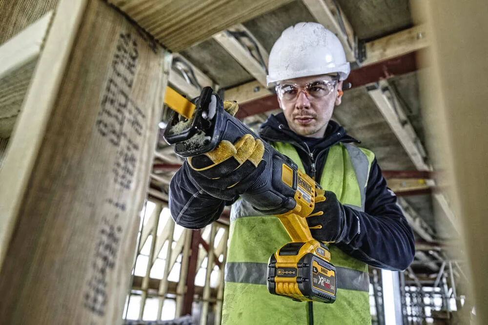 Пила шабельна акумуляторна DeWALT DCS389N — фото 5
