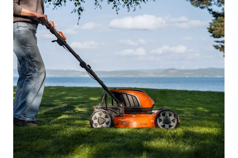 Акумуляторна газонокосарка Husqvarna LB 246iS без АКБ та ЗП — фото 3